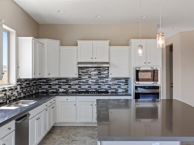 007_Abundant Kitchen Storage