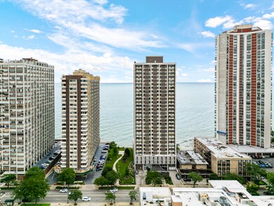 This Prime Chicago Location is Moments to: Loyola