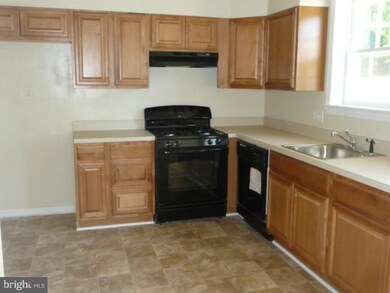 2020 Iverson Ct, Temple Hills, MD 20748 - photo 2