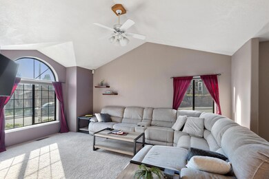 904 NW Regent Dr, Grants Pass, OR 97526 - photo 3