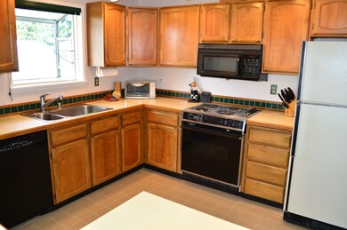 4013 Soundview Dr W, University Place, WA 98466 - photo 4