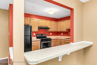 302 Wedgewood Cir unit 313, Belford, NJ 07718 - photo 7