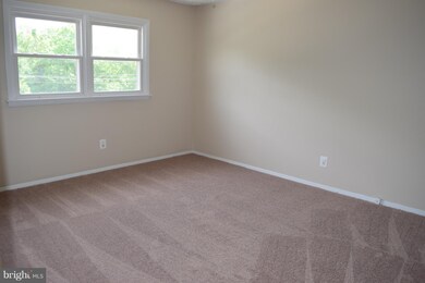 1154 Foxwood Ln, Essex, MD 21221 - photo 7