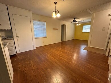 DINING/BREAKFAST ROOM