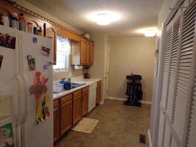 221 Edgeview Dr, Shelbyville, TN 37160 - photo 2