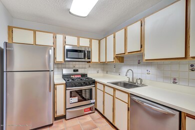 202 Begonia Ct Jackson NJ-large-009-16-D