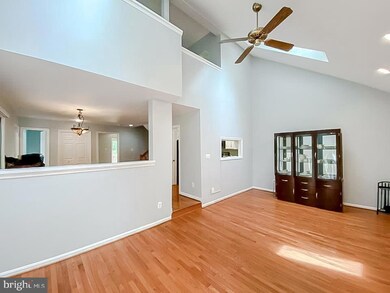 10056 Beacon Pond Ln, Burke, VA 22015 - photo 5