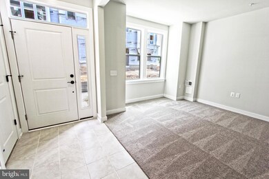 13328 Sherwood Park Ln, Herndon, VA 20171 - photo 4