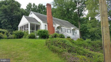 5301 N Englewood Dr, Hyattsville, MD 20785 - photo 2