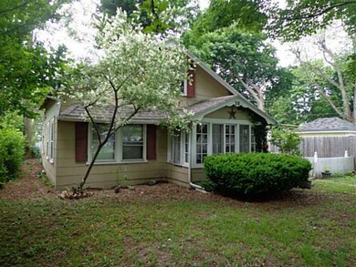 Exterior Front. Fresh paint in the exterior and a 