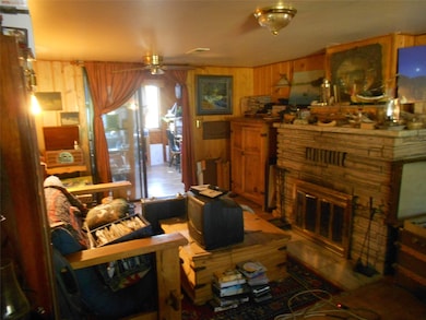 Living room w/fireplace