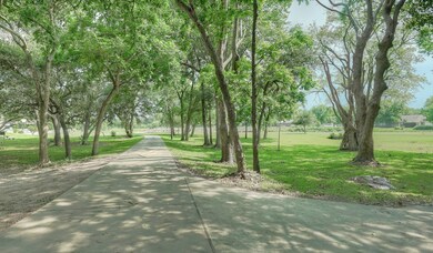 823 E Adoue St, Alvin, TX 77511 - photo 2