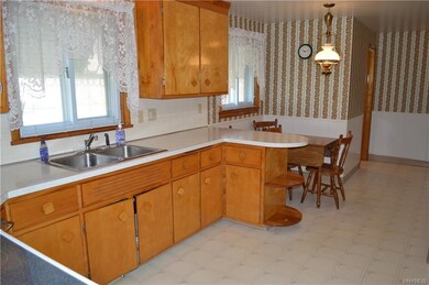 684 Treichler St, North Tonawanda, NY 14120 - photo 7