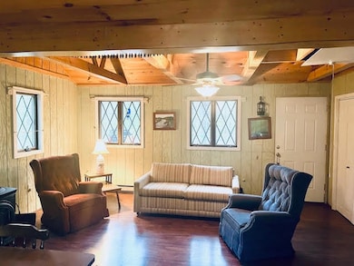 87 Gore Road Living Room Area