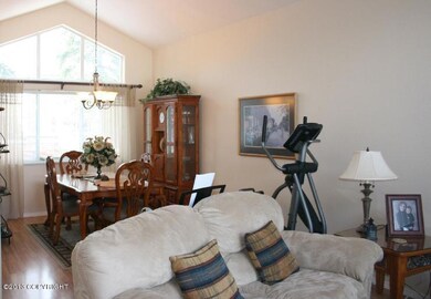 Living to dining rm