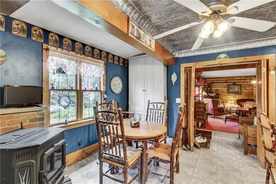 Eat-In Kitchen