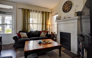 Living Room (2)