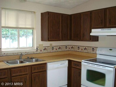 533 Fuselage Ave, Essex, MD 21221 - photo 5