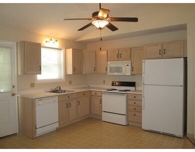82 Outer Dr unit 82, Chicopee, MA 01022 - photo 3