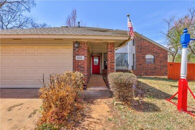 501 Gyrfalcon Dr, Norman, OK 73072 - photo 2