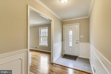 8312 Chartwell Ct, Annandale, VA 22003 - photo 3