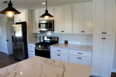 Stainless Steel Appliances and Decorative Knobs on all cabinets