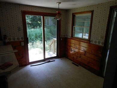 Kitchen. DINING AREA