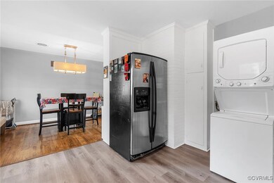 Kitchen with stacked washing maching and dryer, st