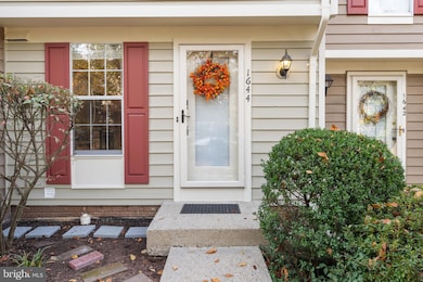 1644 Fieldthorn Dr, Reston, VA 20194 - photo 2