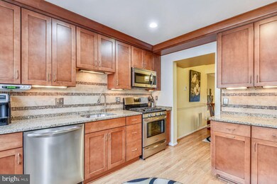 2084 Pilgrim Dr, Woodbridge, VA 22192 - photo 2