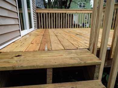 512 14th St SE, Cedar Rapids, IA 52403 - photo 2