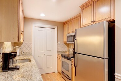 12 Russell Rd unit 205, Wellesley, MA 02482 - photo 6
