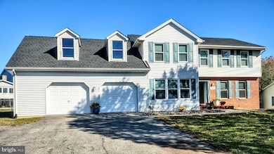 645 W 1st St, Boiling Springs, PA 17007 - photo 2