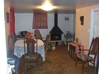 Dining Room in bsmt<|><|>