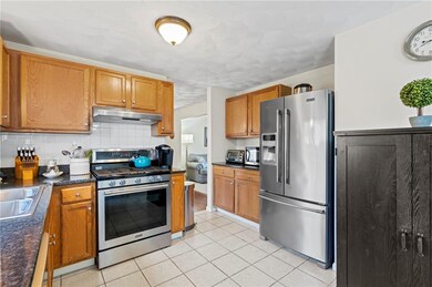 244 Chapmans Ave, Warwick, RI 02886 - photo 4