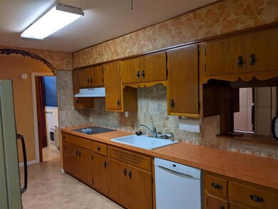 104 S Holman St, Decatur, TX 76234 - photo 2