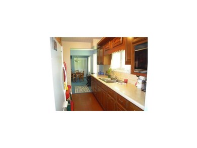 Kitchen. Galley style, open kitchen!