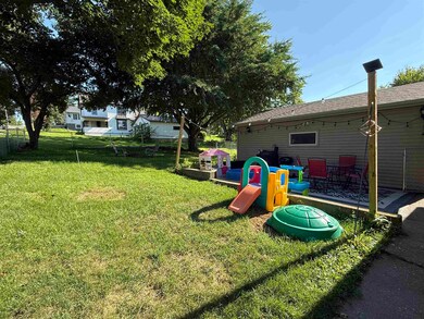 916 Diagonal St, Highland, WI 53543 - photo 5