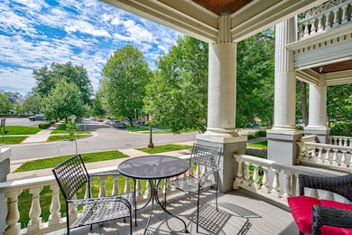 102 Western Ave N #1-35.jpg