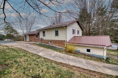 867-E-Main-St-Abingdon-VA Matt-Smith-Rea