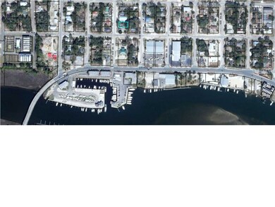 304 NW 9th St unit Nw, Carrabelle, FL 32322 - photo 2