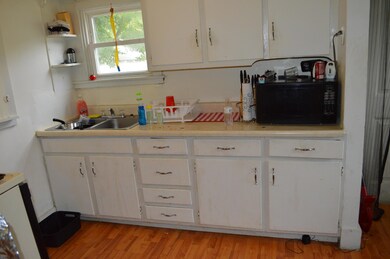 2111 W College (19)