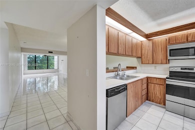 1502 Whitehall Dr unit 303, Davie, FL 33324 - photo 4