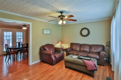 Spacious Living Room   104 Wind Curve Cir