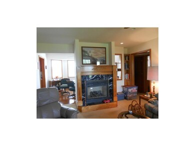 Gas fireplace in the livingroom.