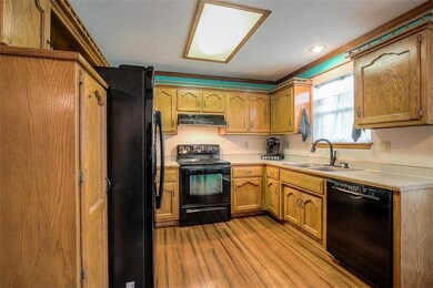 117 W Calico Dr, Raymore, MO 64083 - photo 4