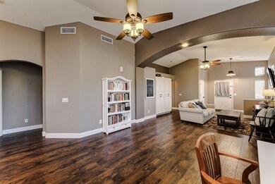 107-FrontRoom_3
