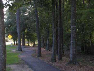 Photo. Greenleaves Walking/bike path