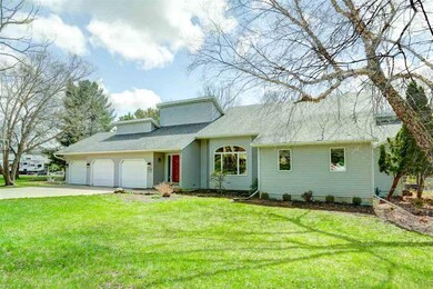 5637 Vineyard Rd, Fitchburg, WI 53575 - photo 2