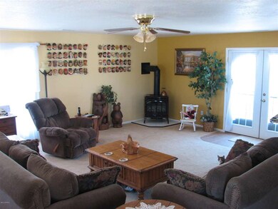 Fam rm w/ gas stove & 2 sets french door